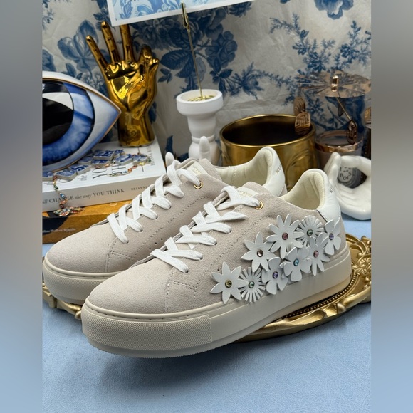 🆕 KURT GEIGER LONDON 🧿NWOB Laney Flower Embellished Sneakers, Bone, Sz 40 US 9 - Picture 7 of 15